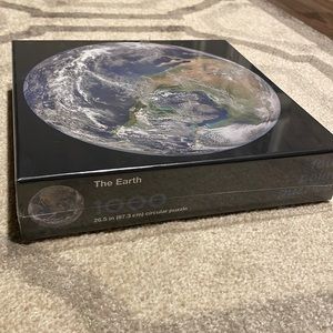 Brand New 1000 piece Earth
